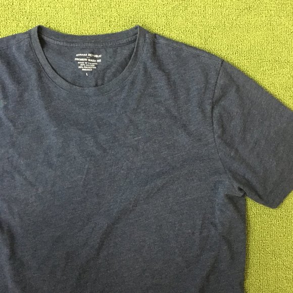 BANANA REPUBLIC Blue Premium Wash Tee Size L